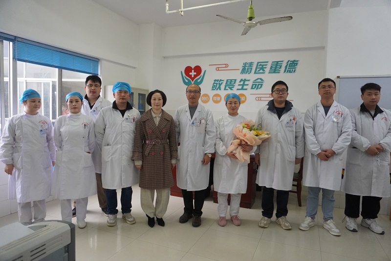 【迎新春 送温暖】宜春学院第一附属医院（万载县人民医院）开展春节前慰问老领导、老干部活动