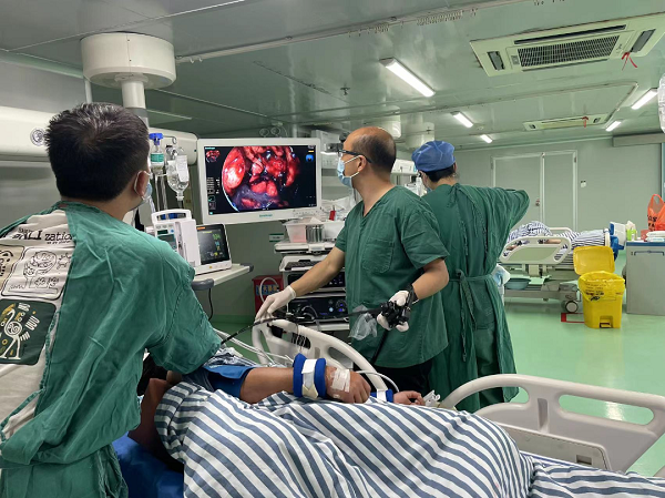 七分钟，止血成功&mdash;&mdash;消化内镜团队首次在ICU气管插管下行床旁止血