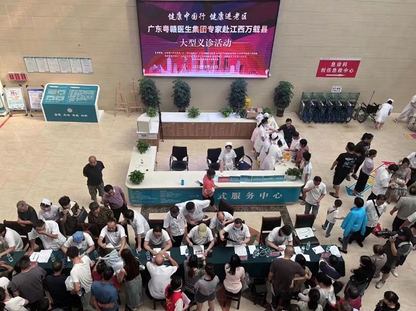 健康中国行，健康进老区&mdash;&mdash;广东粤赣医生集团专家在我院开展大型义诊活动