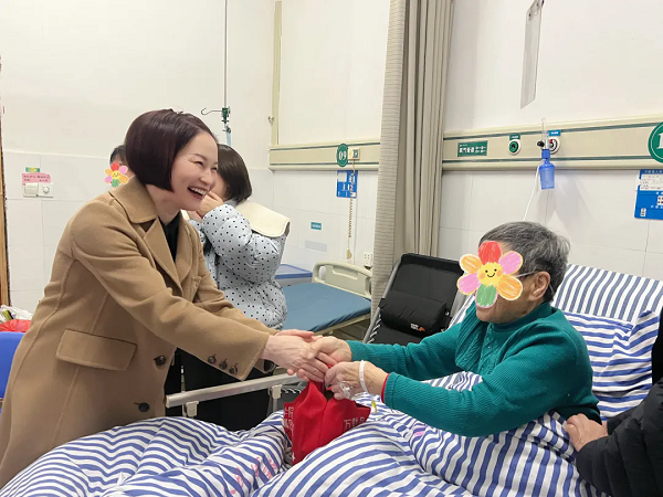 情暖新春 除夕守岁｜宜春学院第一附属医院 万载县人民医院院领导走访慰问一线值班人员与住院患者